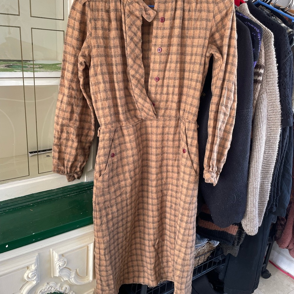 Classic wool 1960’s Tan Plaid Long Sleeve Women's Dress